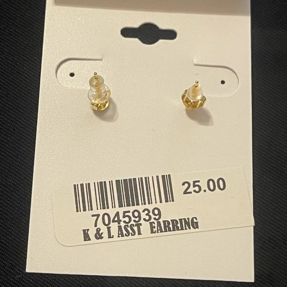 Gold and Green Stud‎ Earrings - Picture 3 of 3
